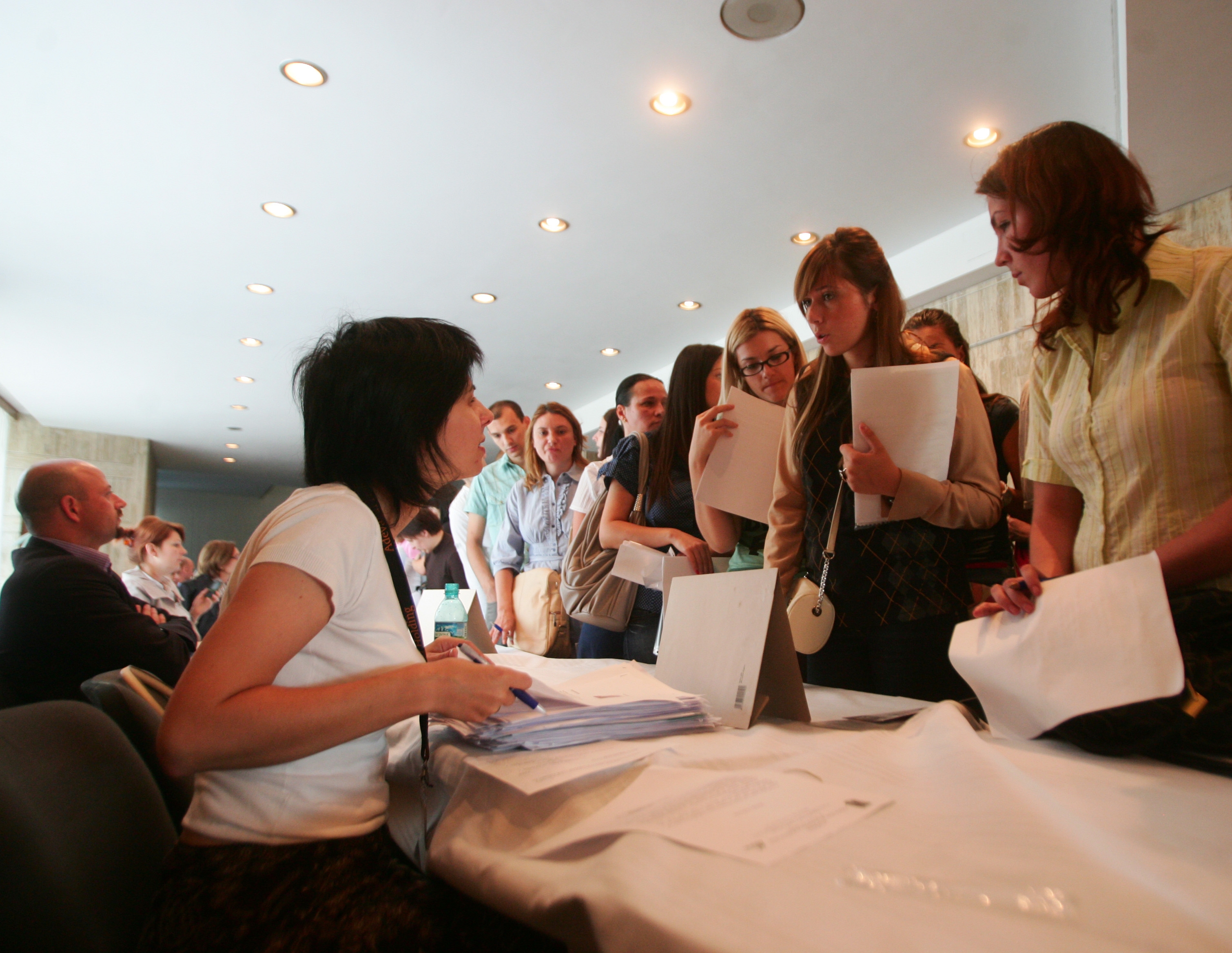 Vor joburi în străinătate, dar nu sunt bine pregătiţi. Gălăţenii, codaşi la angajările prin Eures