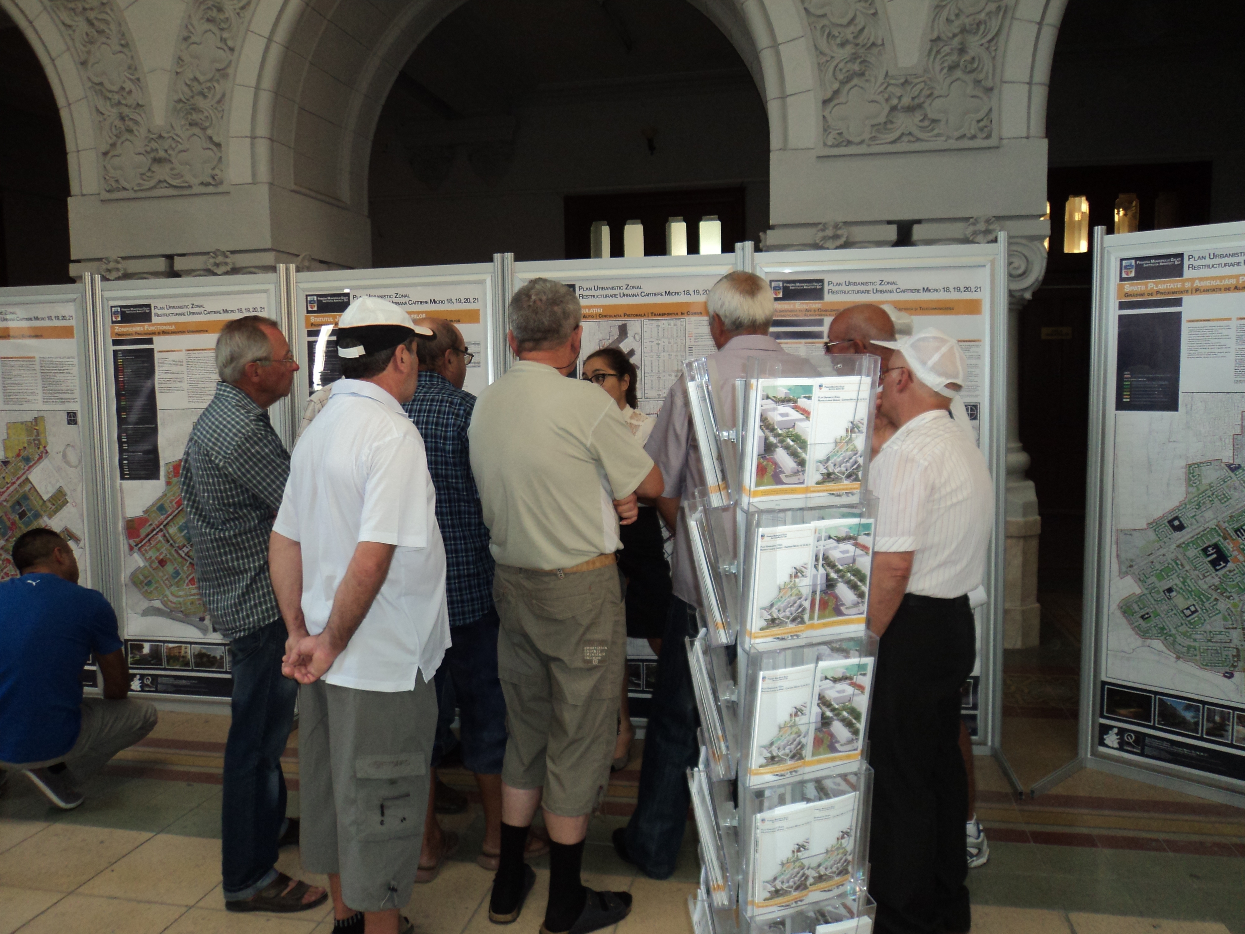 Consultarea publică, la final/ Gălăţenii, preocupaţi de restructurarea cartierului Dunărea