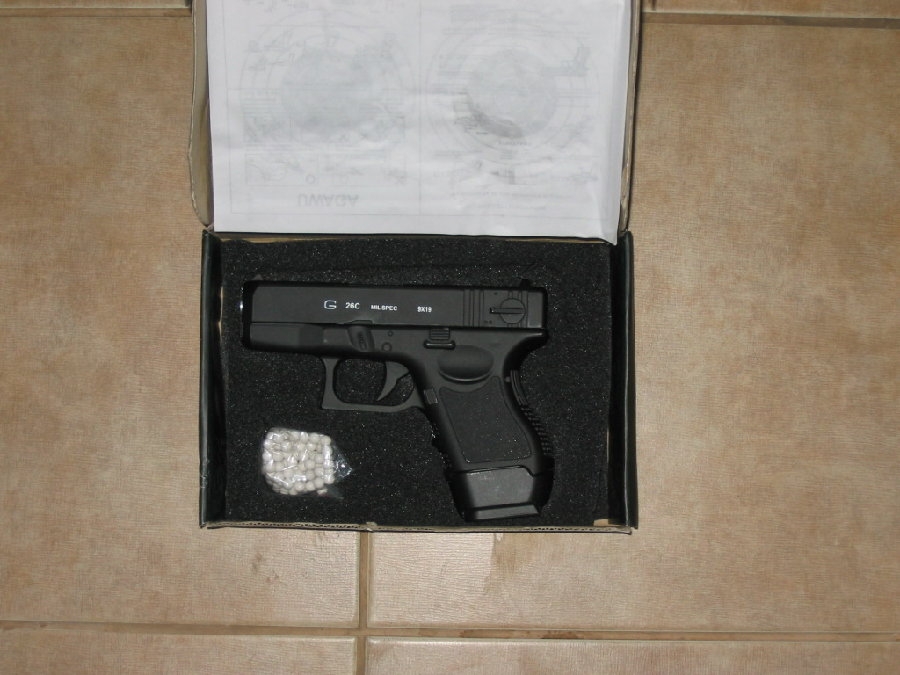 Şi armele airsoft pot aduce necazuri! Un gălăţean este cercetat pentru că s-a jucat cu pistolul în centrul oraşului