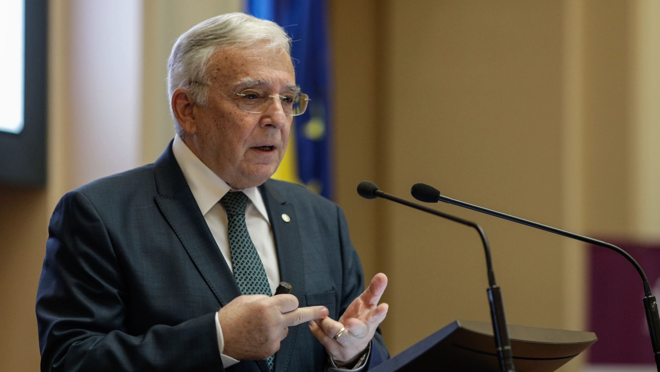 Mugur Isărescu rămâne guvernatorul BNR