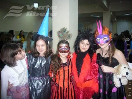 Ajutor pentru colegii săraci, la  Şcoala Nr. 10