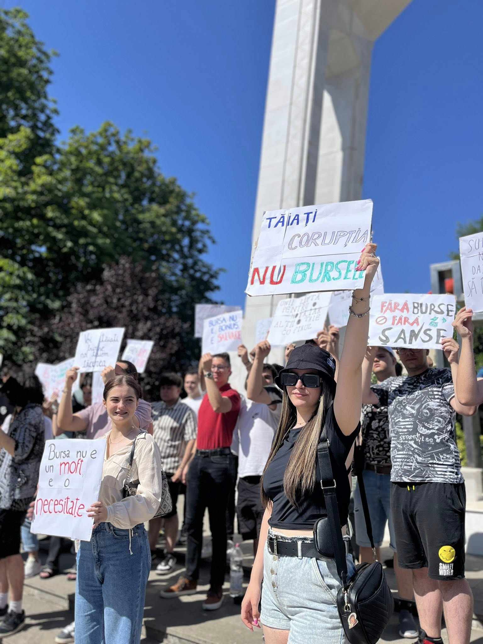 Studenții din Galați protestează împotriva intenţiei de tăiere a burselor