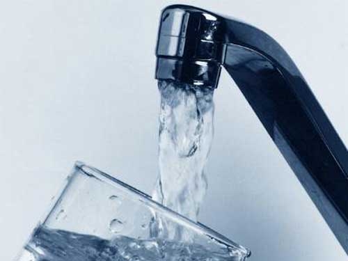 „Cadou” de Sărbători pentru rău-platnici: Apă fără restricţii 