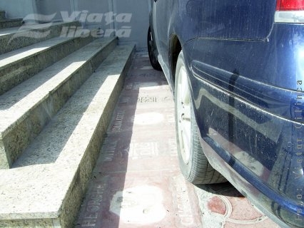 Dristaru, sănătos sub roata maşinii!