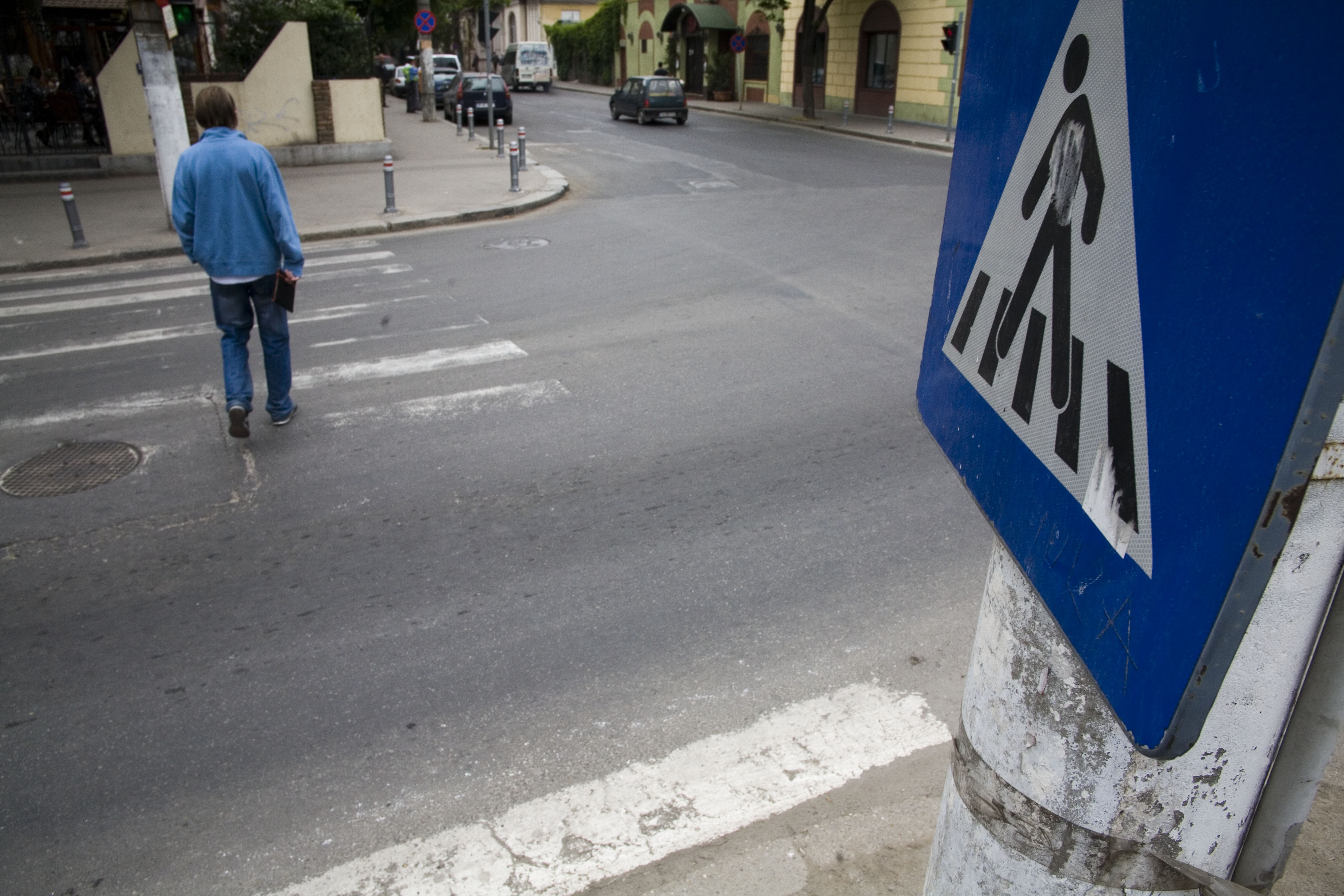 A început refacerea marcajelor rutiere de pe cele mai importante străzi ale Galaţiului