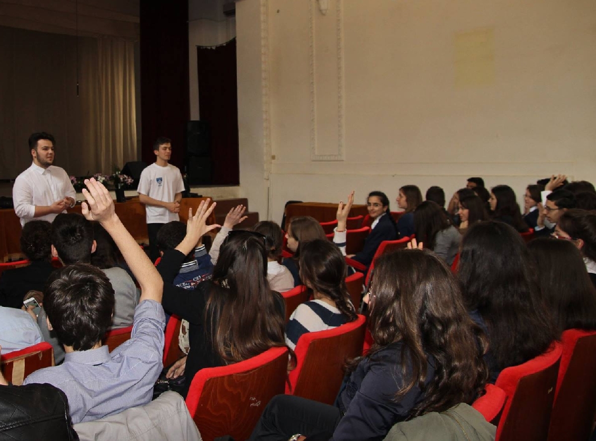 TINERII ŞI ORAŞUL/ Cum ar fi dacă antreprenoriatul s-ar preda în şcoală?