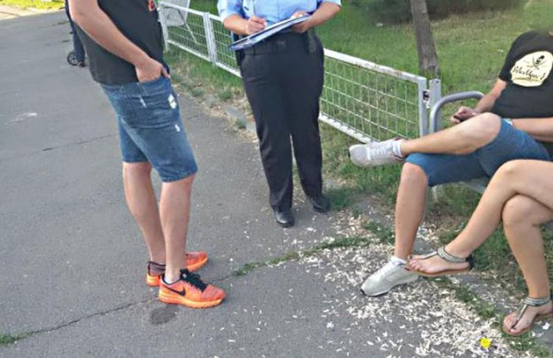 Amendați cu mii de lei pentru că au murdărit orașul