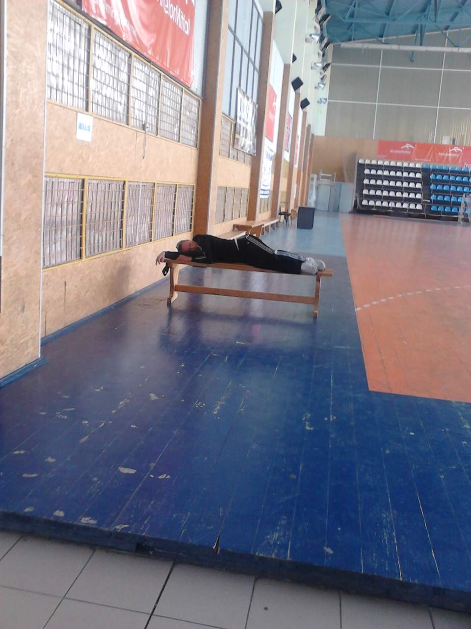 Poliţia, chemată la baza Siderurgistul! Oamenii lui Adamescu se cred stăpâni pe bunurile Galaţiului