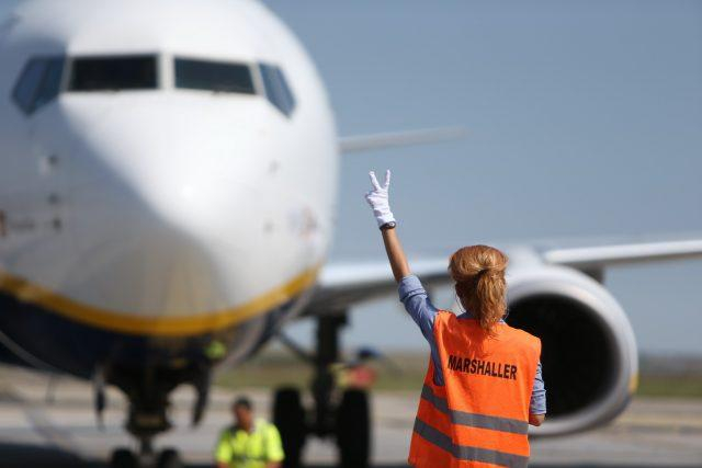 Liceu de aviație privat, în România