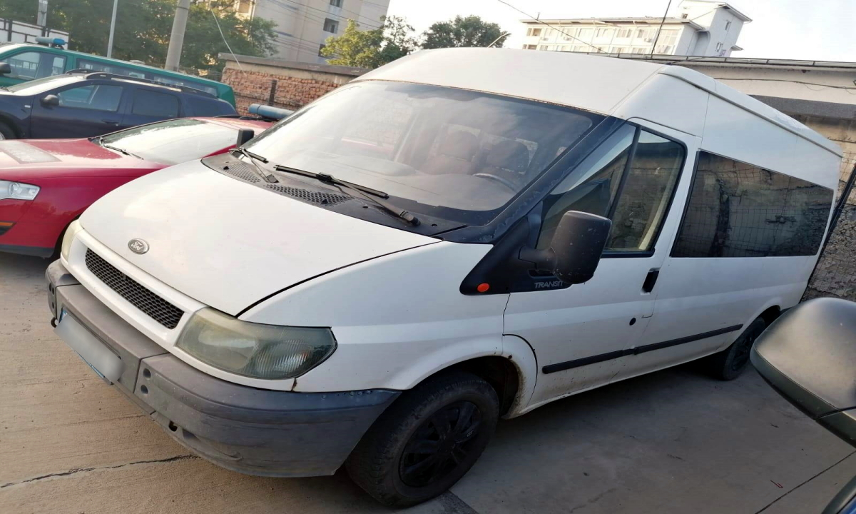 Autoutilitară furată, găsită cu ajutorul aplicației e-Dac