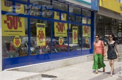 Reduceri cu miros de naftalină 