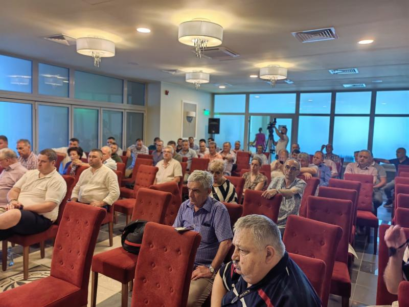 Fermierii gălățeni, la discuţii aprinse cu decidenţii politici