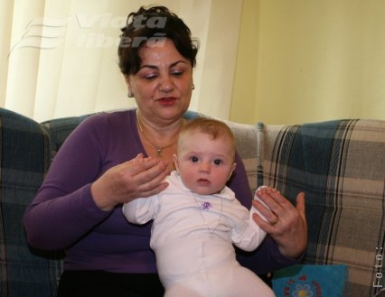 Marcela Sighinaş şi-a botezat nepoţica