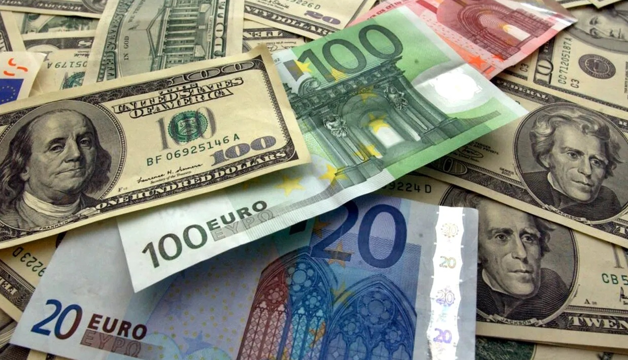 Euro se apropie de 5,08 lei, după revenirea aversiunii față de risc