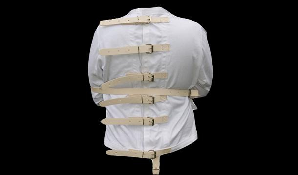 Cămașa de forță și diagnosticul de fițe