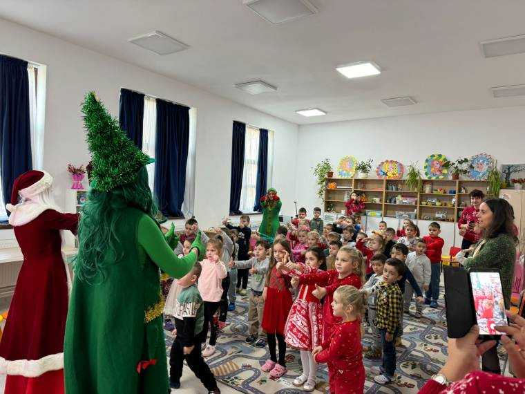 Petrecere-surpriză pentru copiii sinistraţi