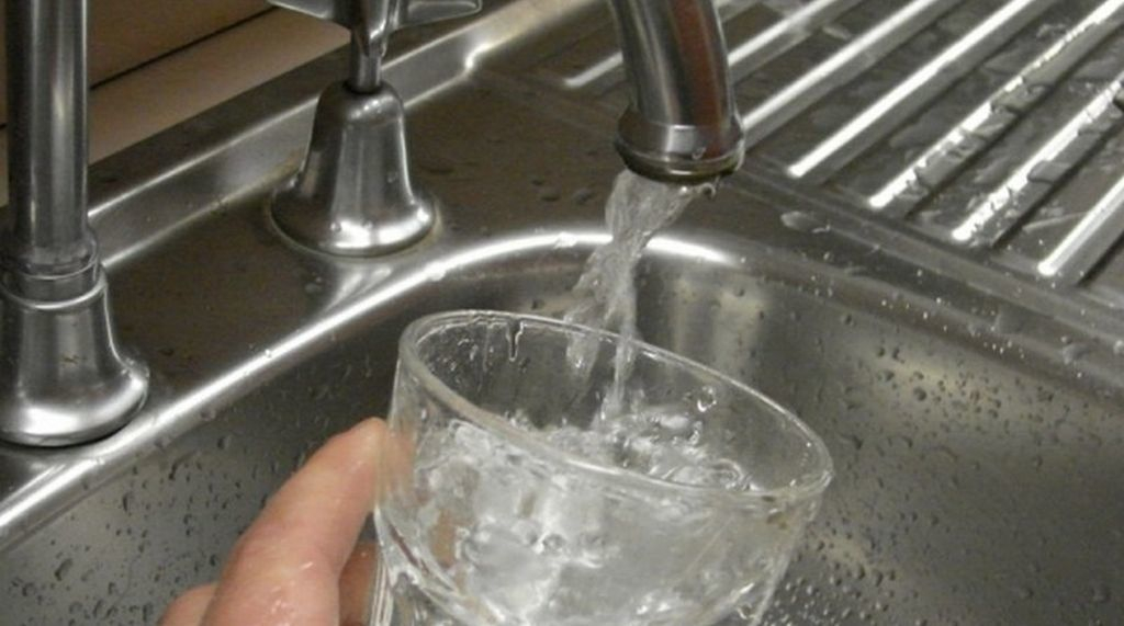 Un român din trei nu are apă curentă