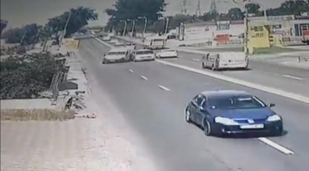 Trafic blocat pe Centură, după ce o maşină a rupt o ţeavă de gaz