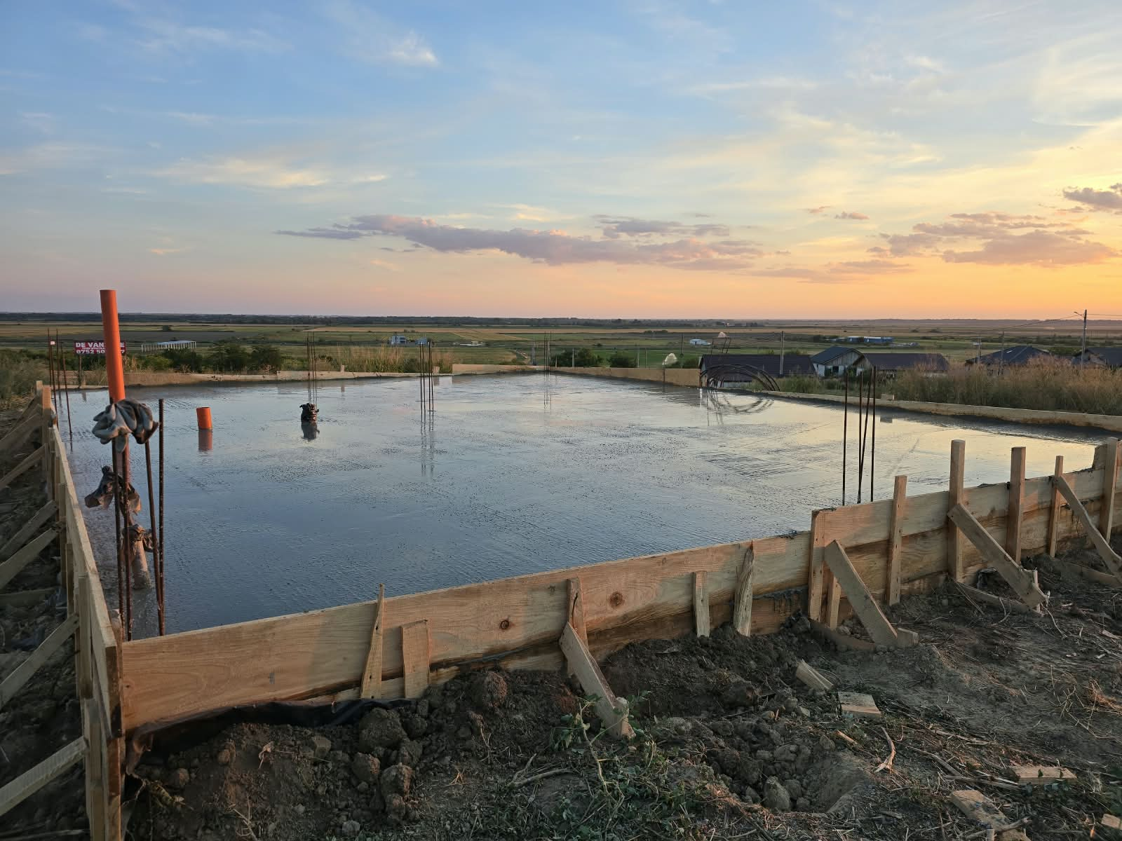 Fundația „Fapte Bune”  a început construcția unei case pentru o mamă care creşte singură doi copii