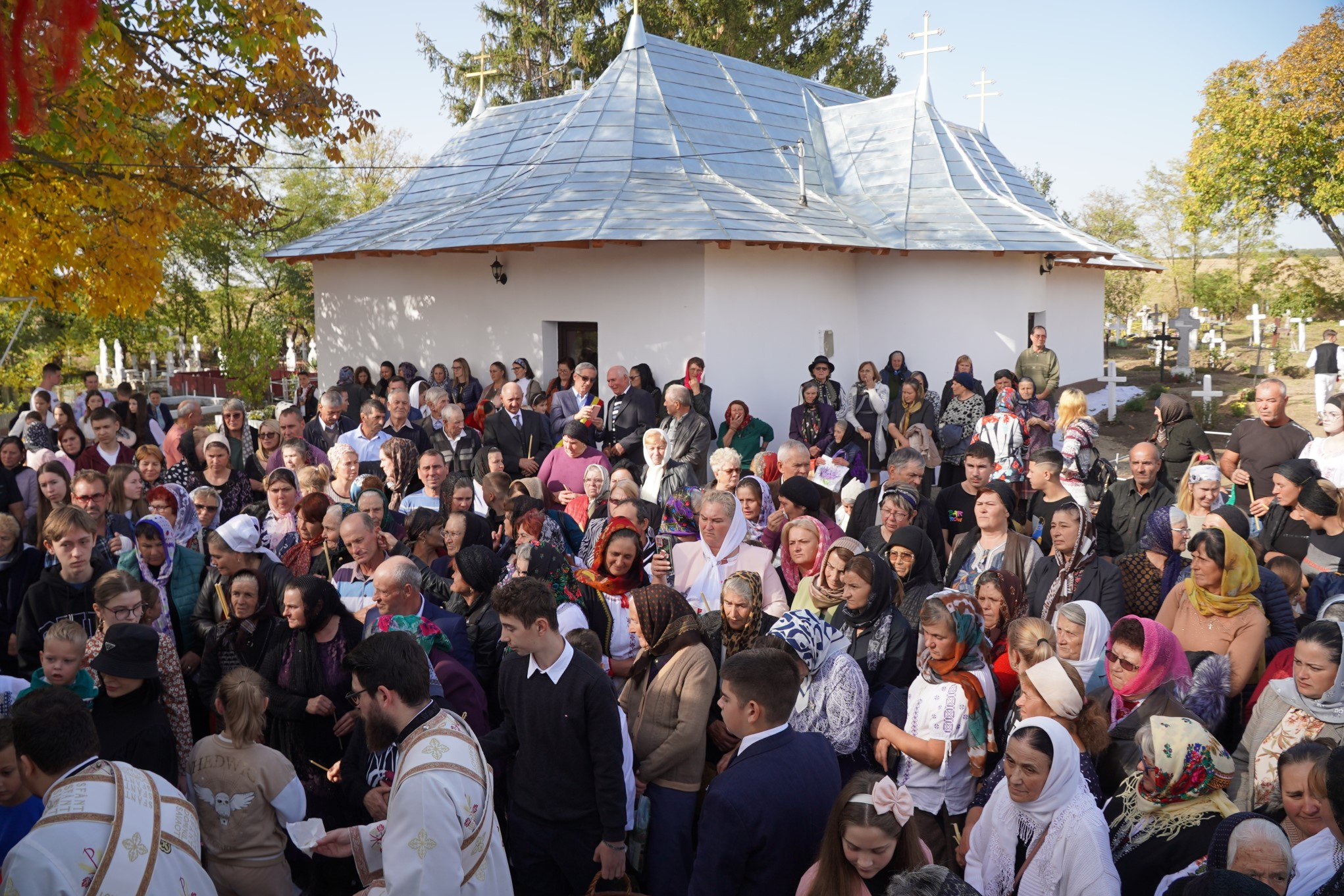 Sfinţirea bisericii din satul Nicopole, judeţul Galaţi (FOTO)