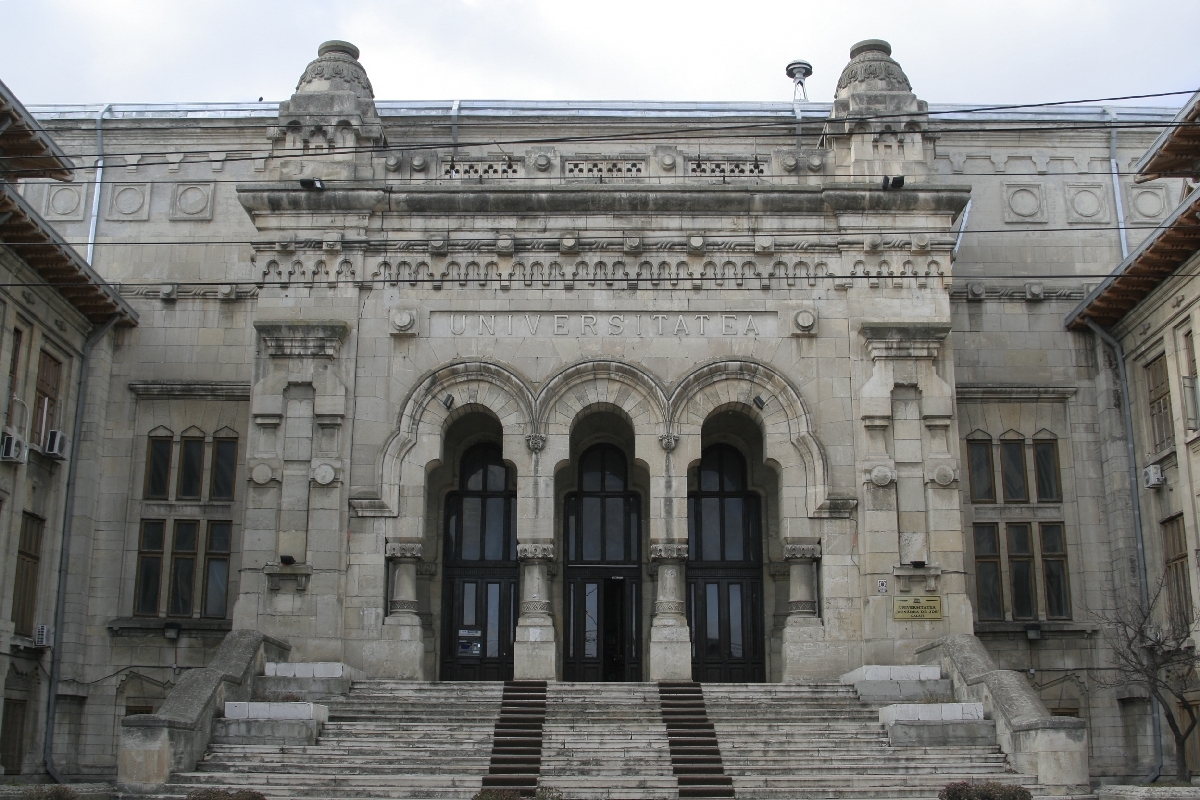 ARTA GĂLĂŢEANĂ/ Expoziţie de VITRALII pictate, la Universitate