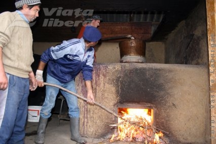Ţuica lui Eugen Durbacă de la Chiraftei  