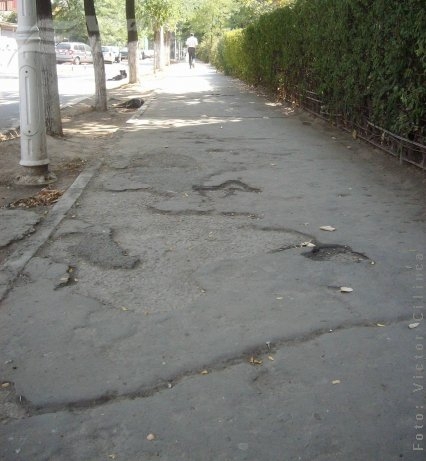 Ura, se repară trotuarele!