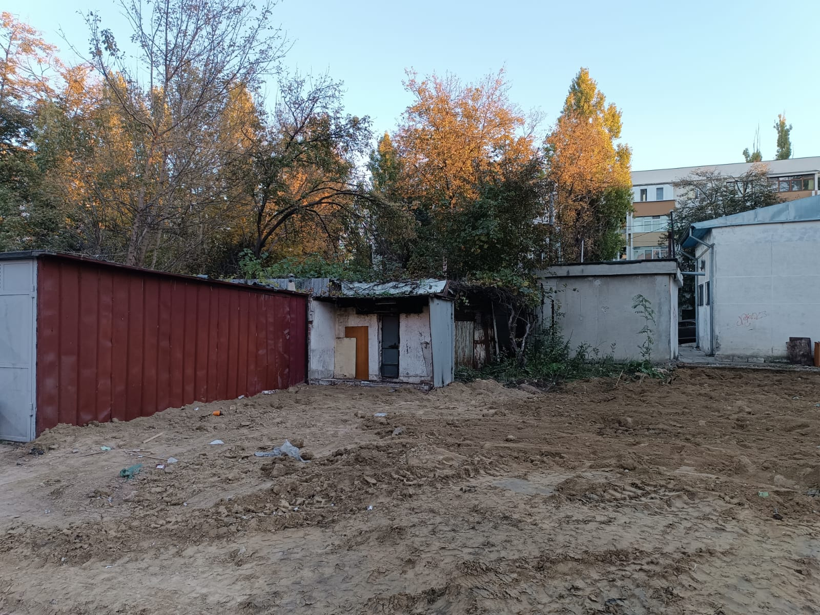 Unde se (mai) demolează garaje și de ce. Zone noi pe lista Primăriei (FOTO)