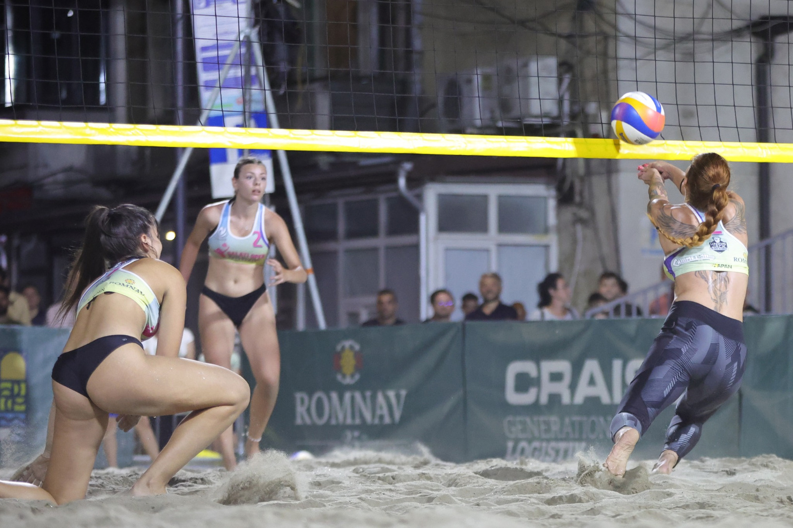 Pozele zilei. Volei pe plajă, în aplauzele gălăţenilor (GALERIE FOTO)