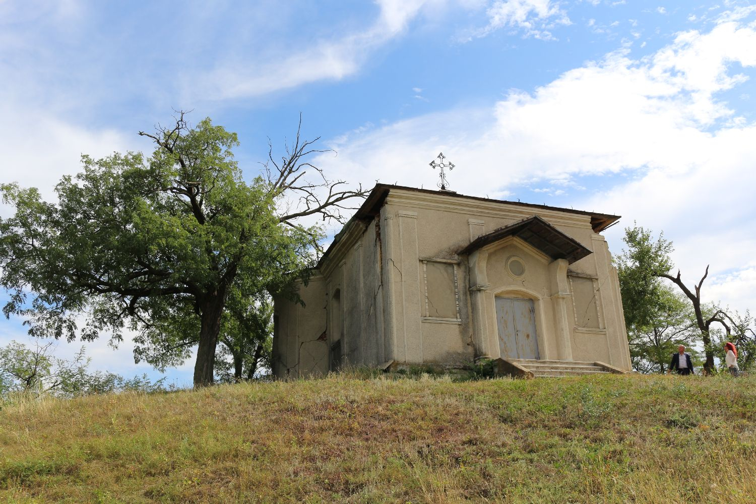 O biserică veche de peste 200 de ani din Cerţeşti stă să cadă. Ce planuri au autorităţile