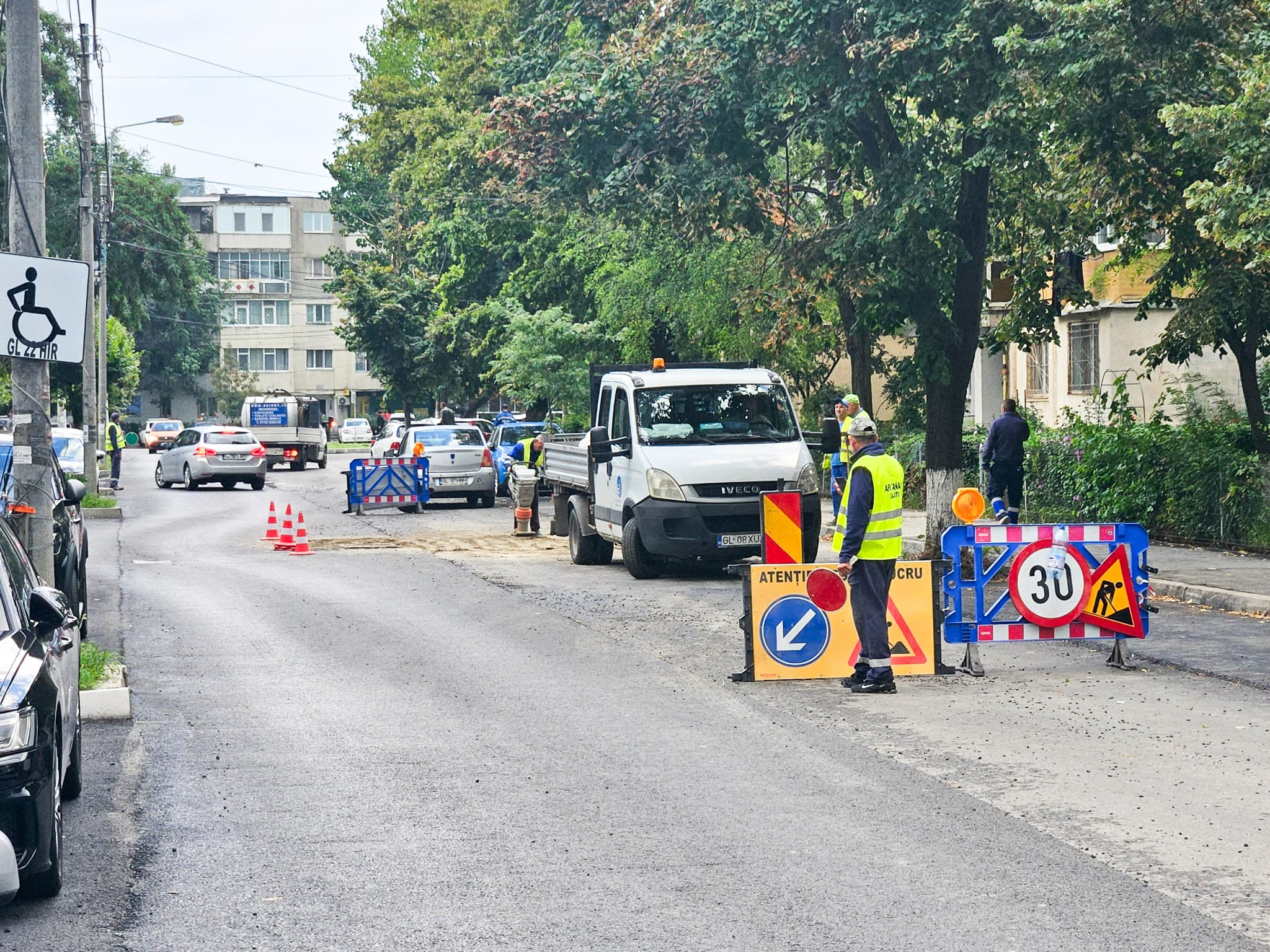 Trafic îngreunat şi trei trasee de transport deviate