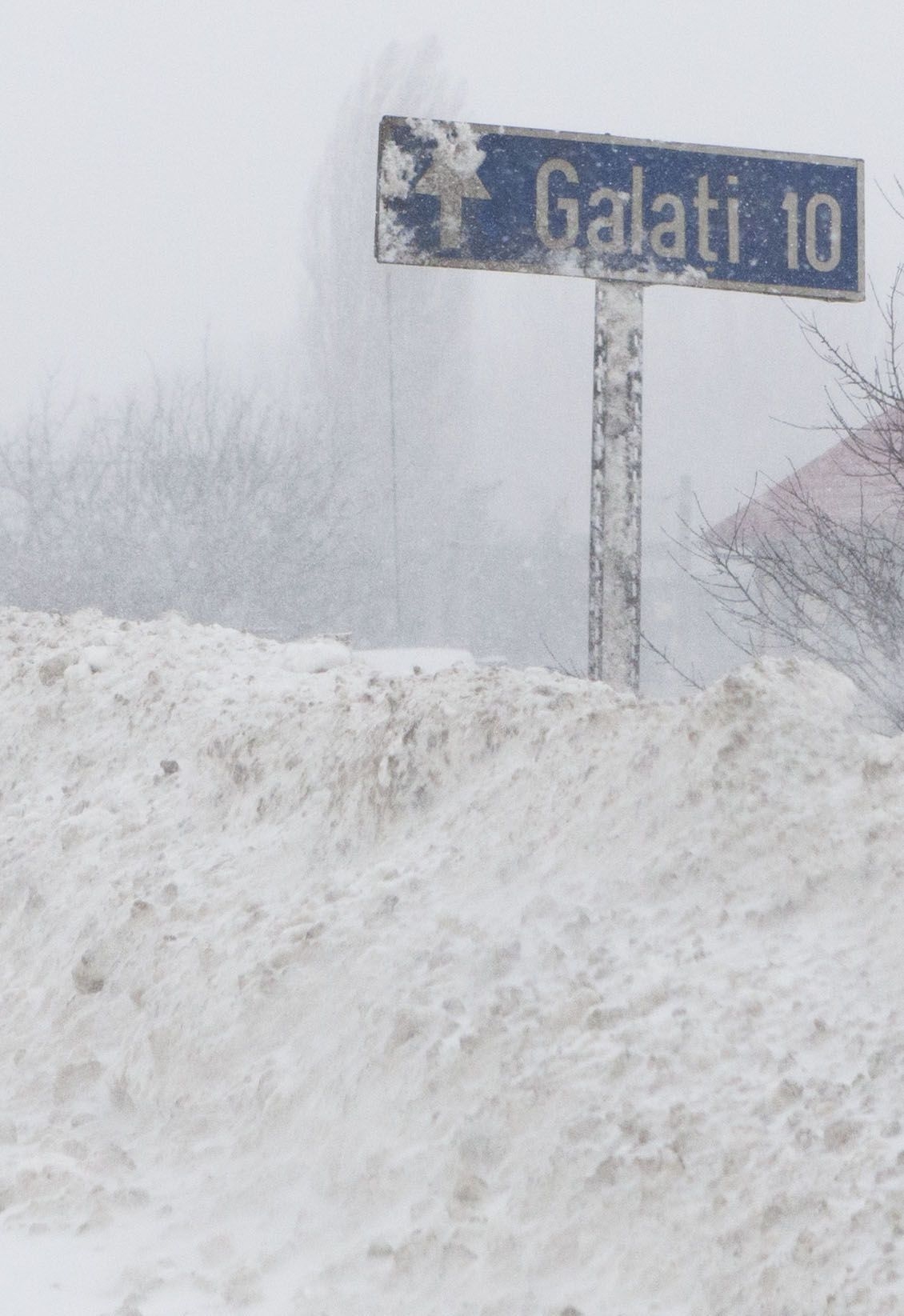 Pe aici nu se circulă! Lista drumurilor județene închise din cauza zăpezii