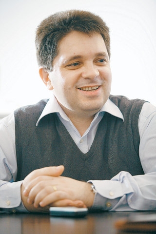 Romeo Cosma s-a simţit şi îşi strânge afişele electorale