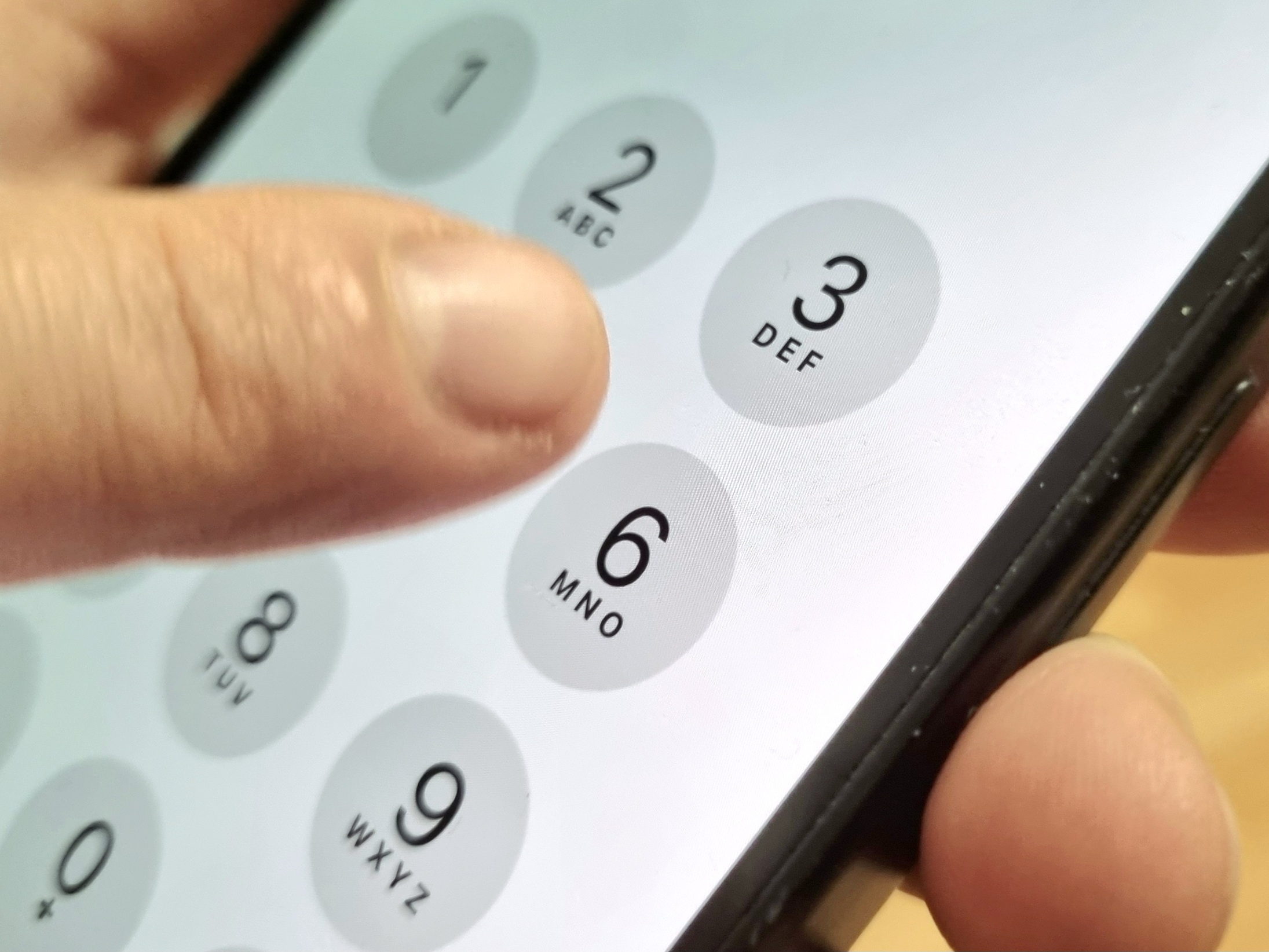 ANCOM. Cum se poate anula portarea unui număr de telefon