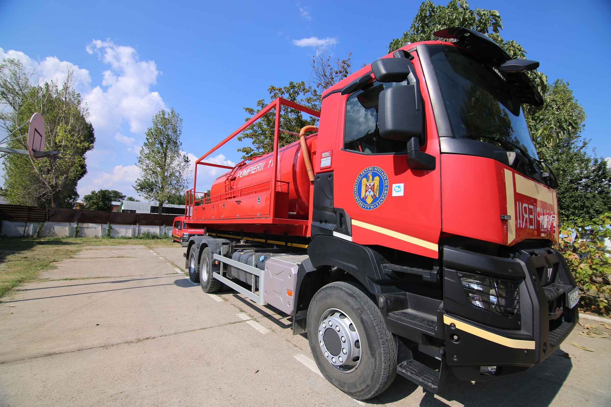 Cisterna de 10.000 de litri a primit "botezul focului"