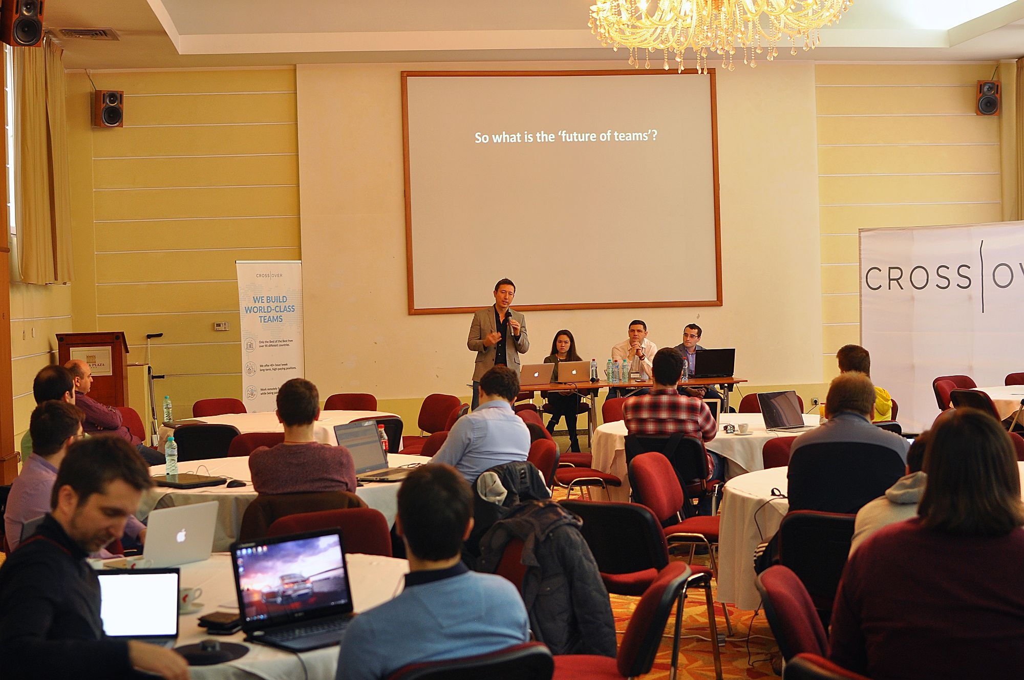 JOBURI de 100.000 de dolari pe an. Recrutare internaţionale în IT