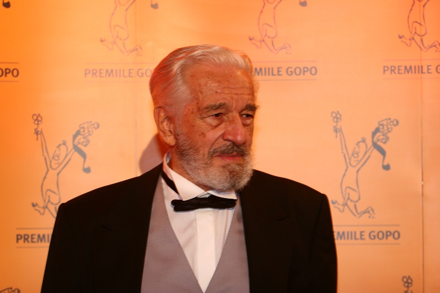 Trupul neînsufleţit al regizorului Sergiu Nicolaescu va fi incinerat sâmbătă, la ora 12.00