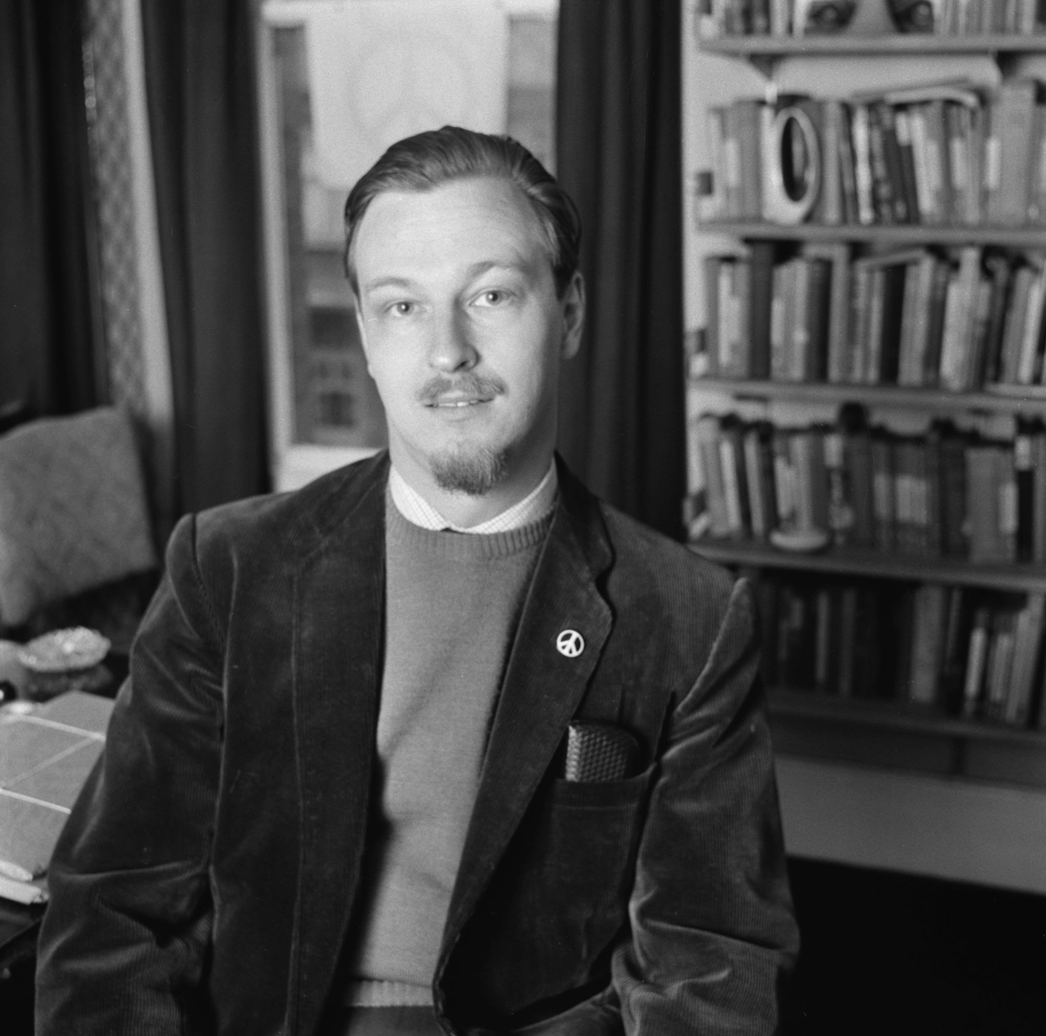 Remember. John Brunner (1934-1995)