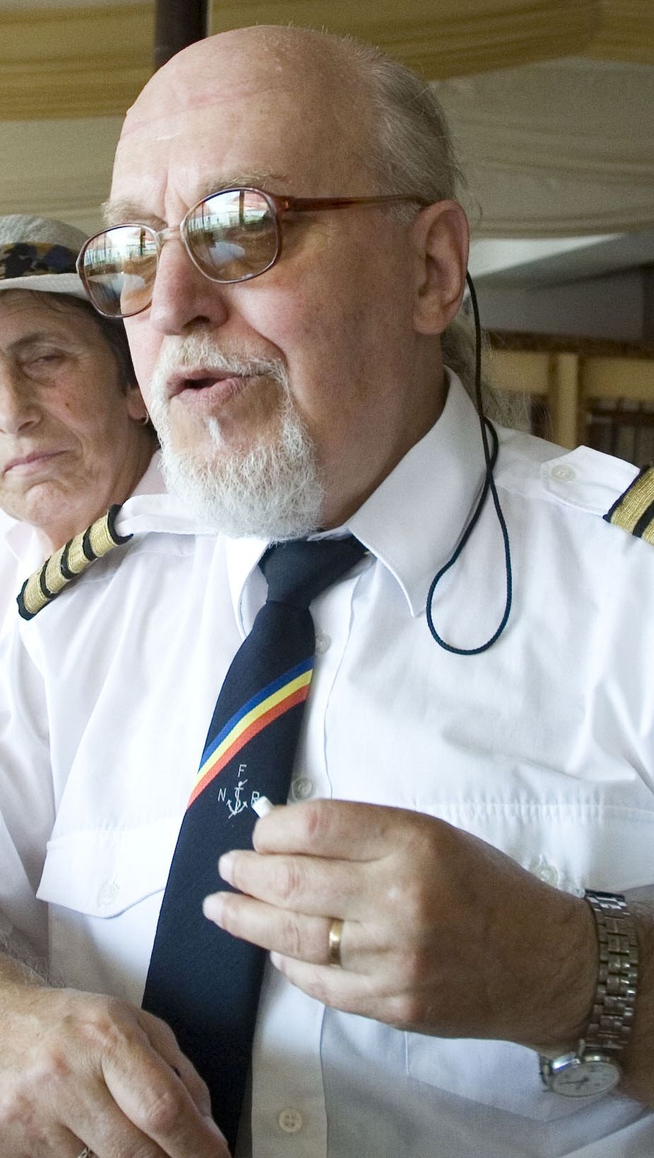 Gălăţeanul Max "loveşte" din nou! Scriitorul-marinar primeşte Premiul Clubului Amiralilor