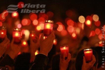  Mii de creştini - candele ale Luminii