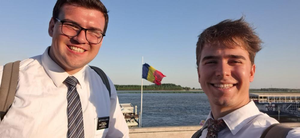 Doi tineri misionari mormoni, în Galaţiul majoritar ortodox