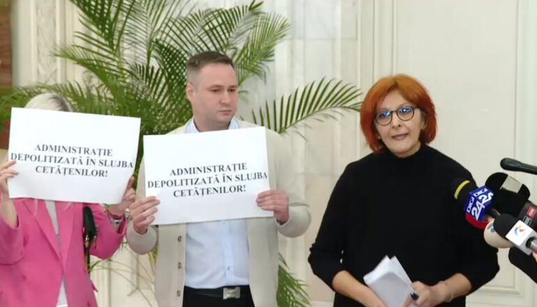 Protest al angajaților la Camera Deputaților