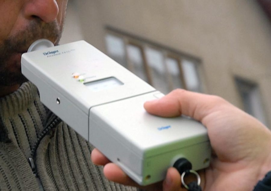 AVIZ ŞOFERILOR! Nu conduceţi după ce aţi BĂUT dacă vreţi să aveţi PERMIS şi după SĂRBĂTORI