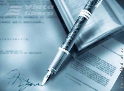 Bătrân jefuit de apartament, prin fals notarial