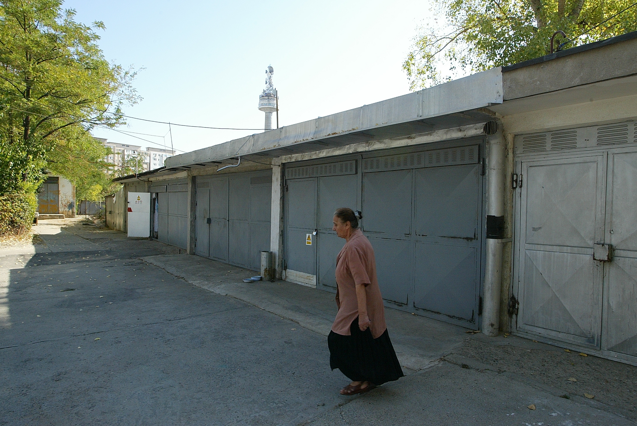 Garajul de lângă bloc, o continuă distracţie  