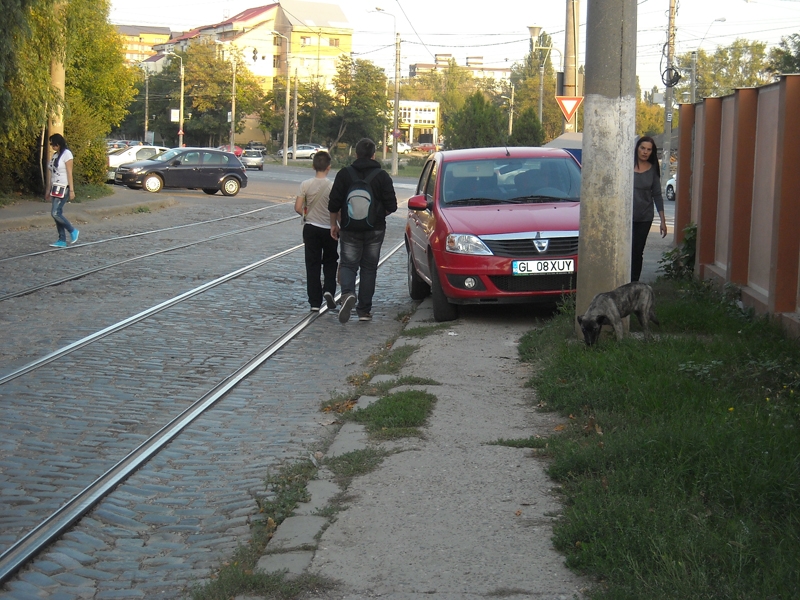 Campanie VL: Pietoni în oraşul fără trotuare - Oameni fugăriţi de maşini