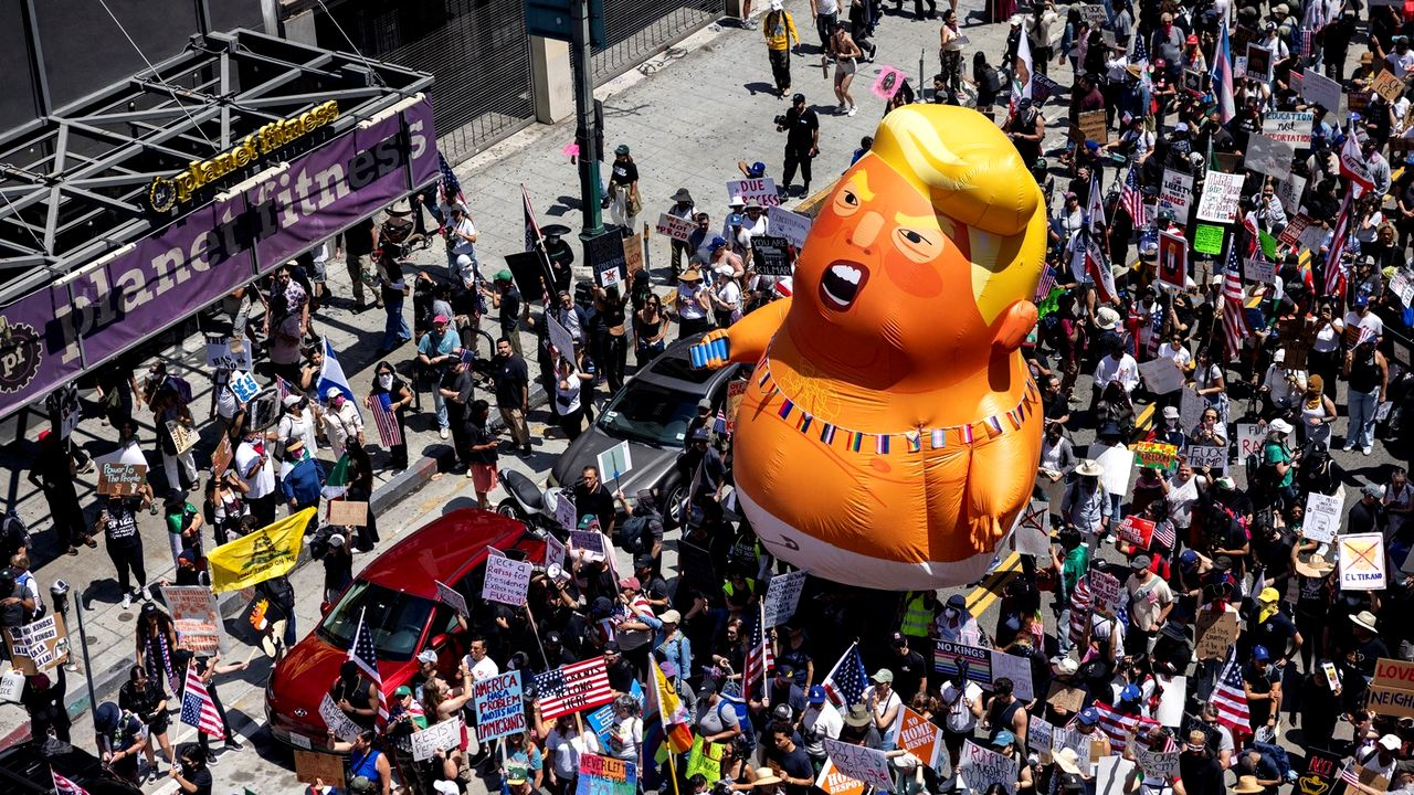 Donald Trump, ”sărbătorit” cu 2.000 de proteste