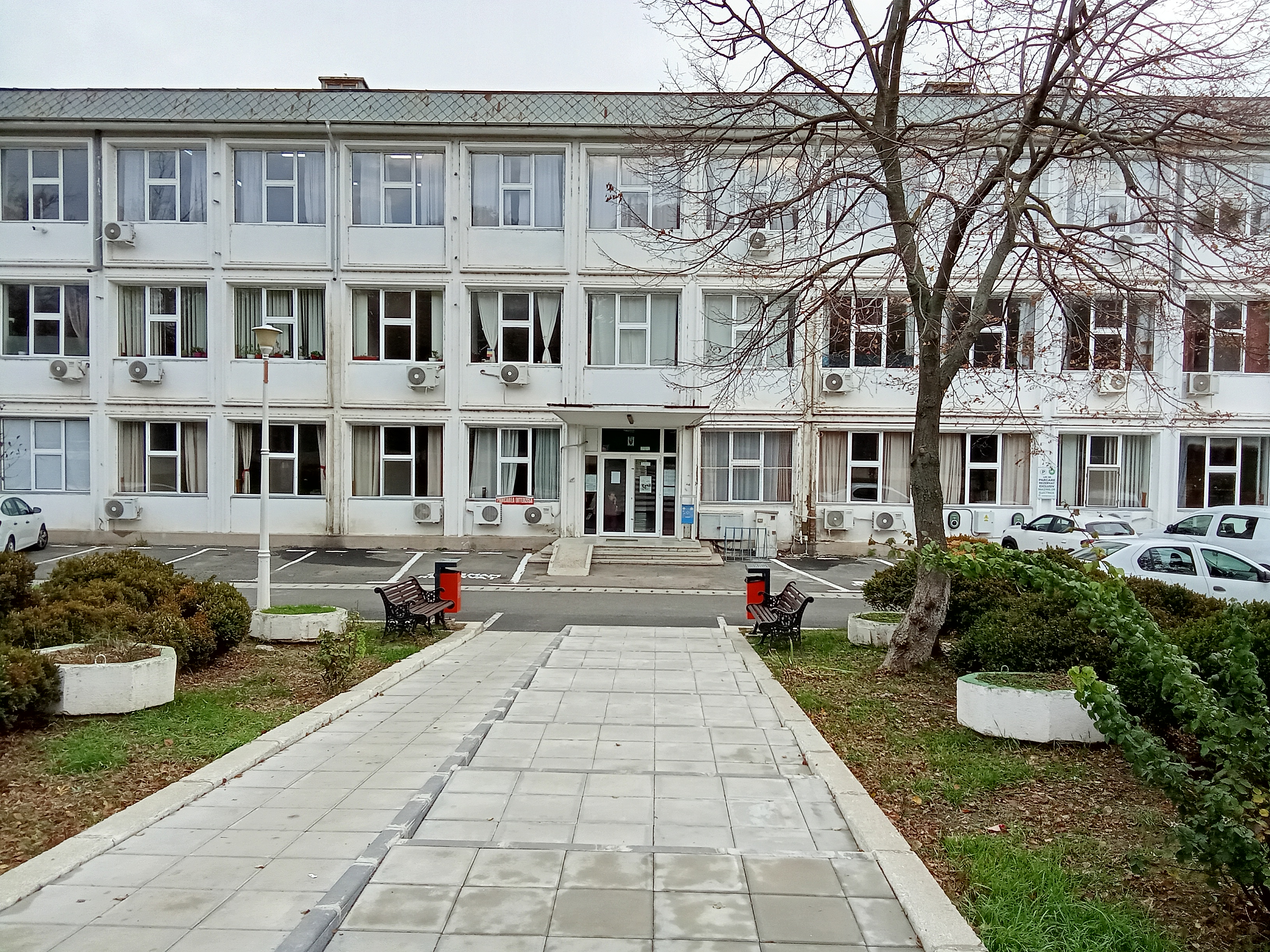 Zece oferte pentru renovarea unei clădiri de pe strada Traian