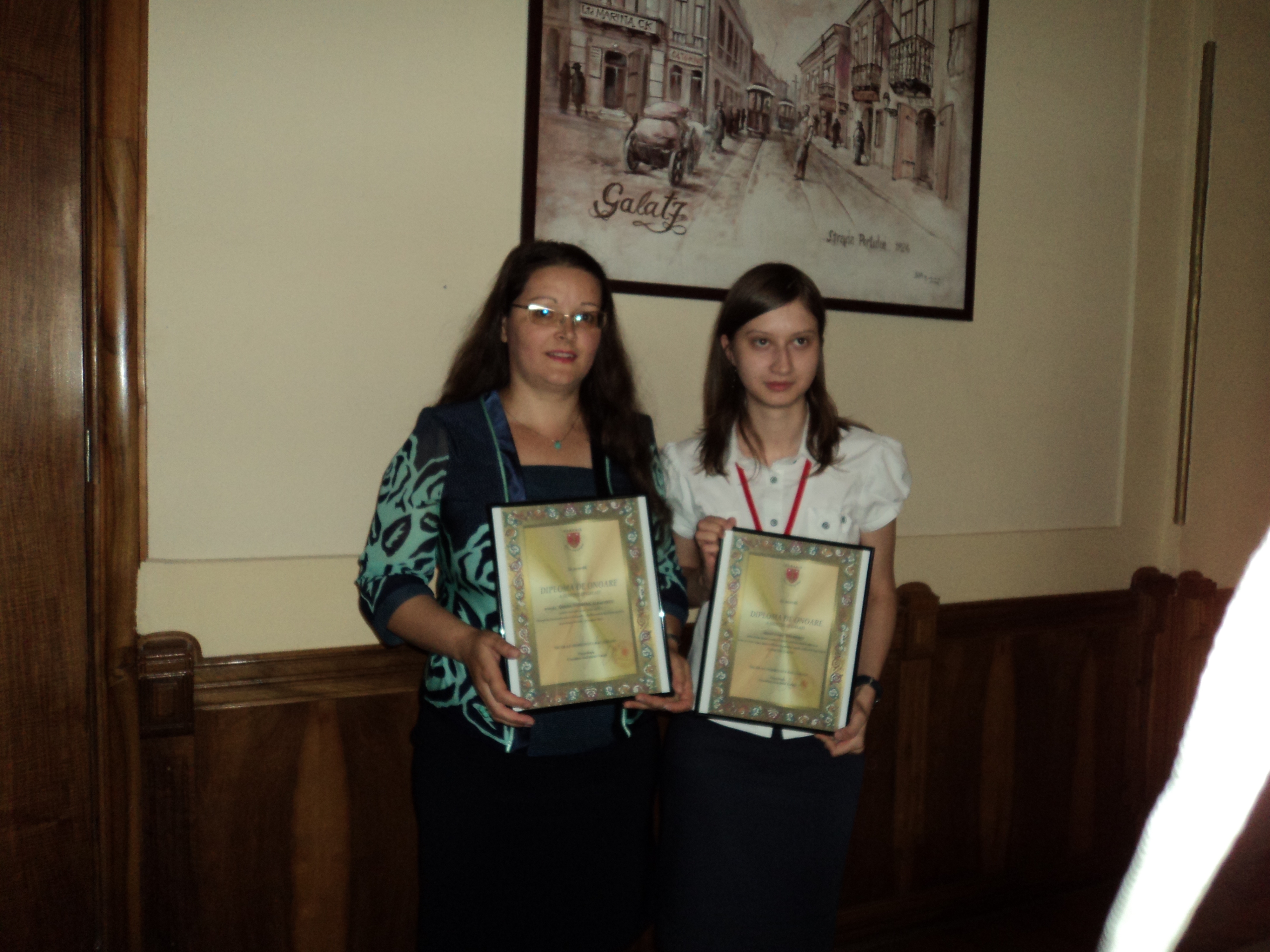 După diploma de onoare, laptop de la CJ pentru eleva medaliată cu aur