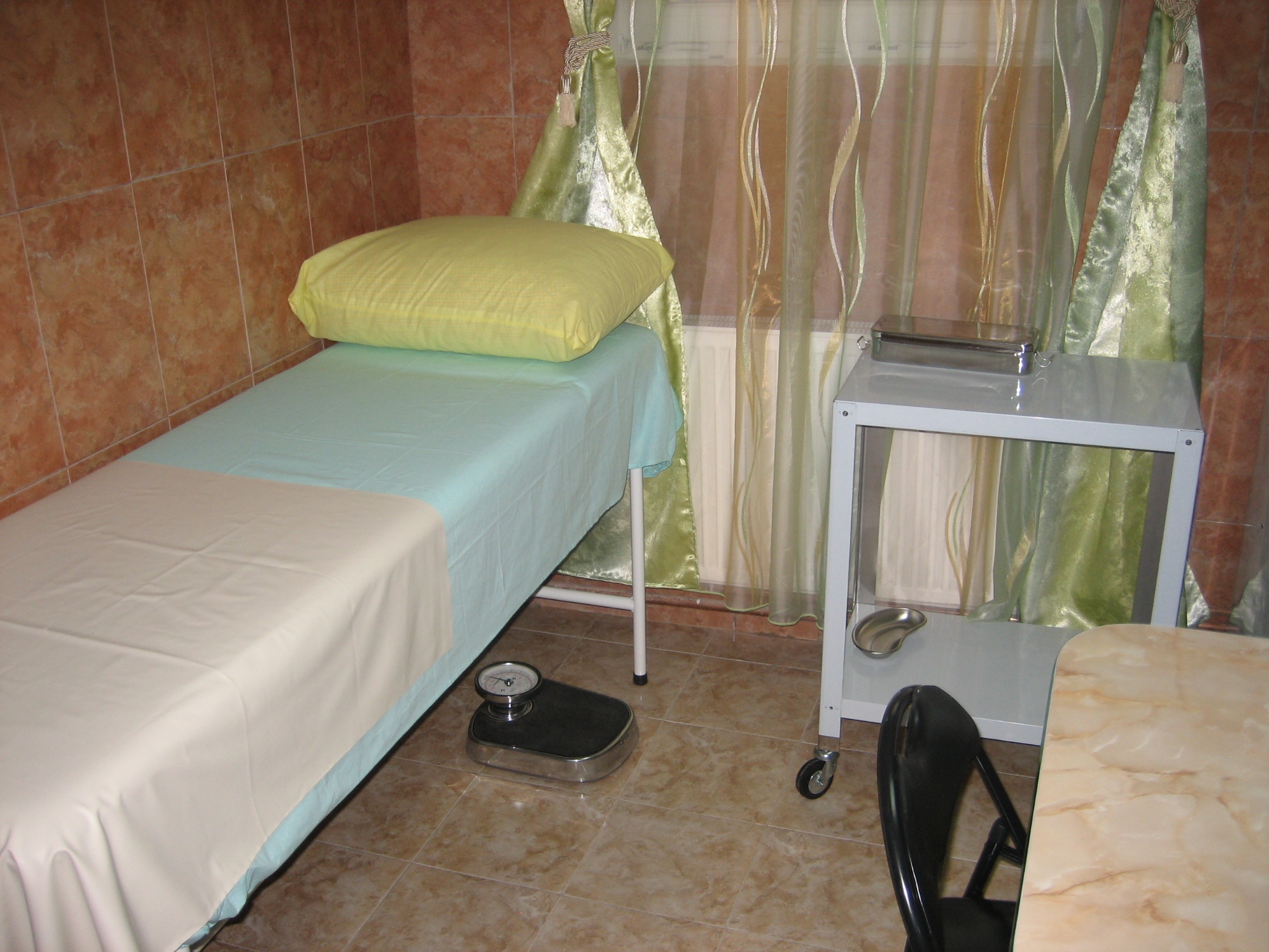 Peste 13.000 de preşcolari şi elevi nu au acces la serviciile unui medic